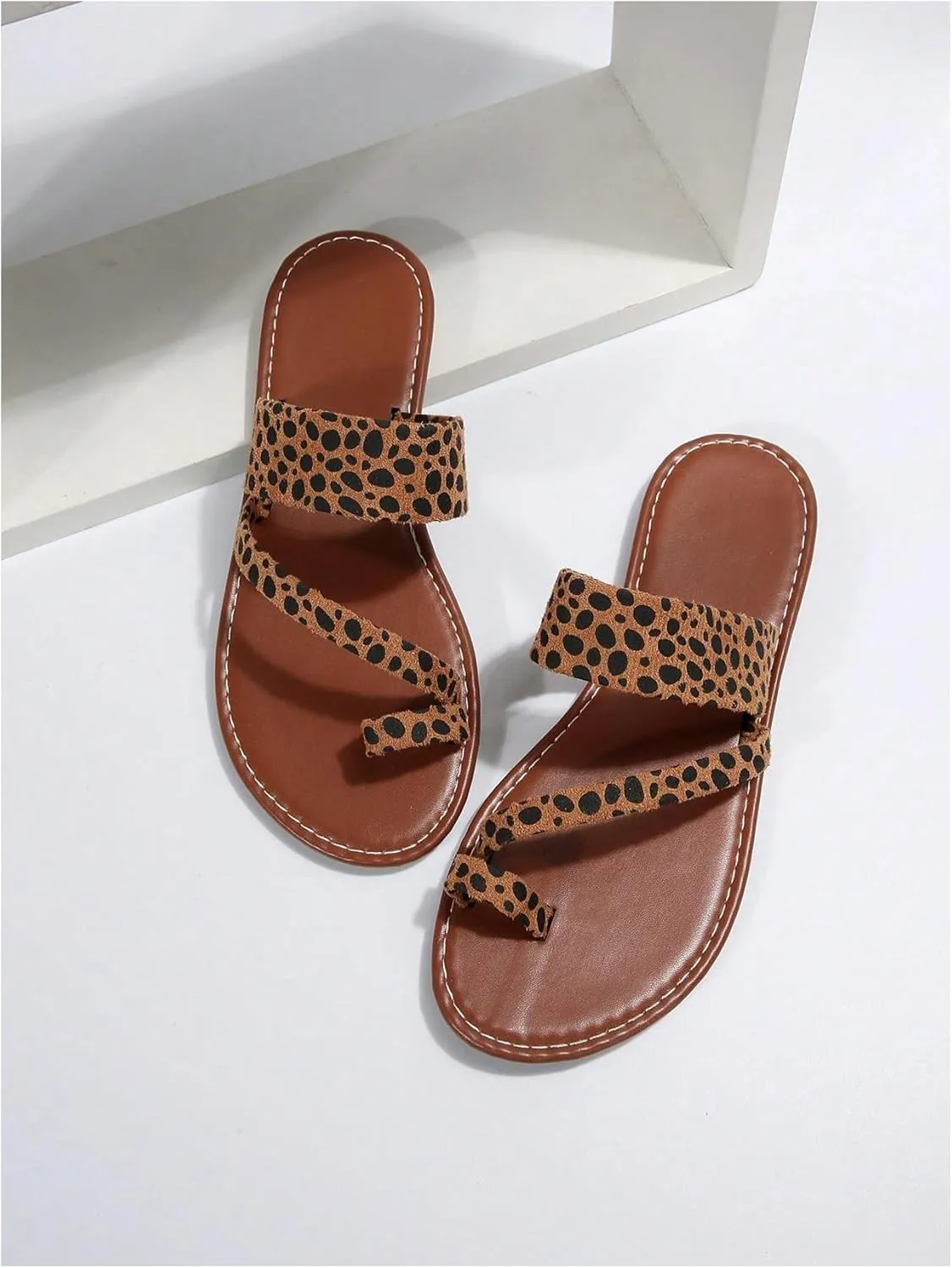 GORGLITTER Women's Leopard Print Flat Sandals Strappy Cheetah Thong Toe Ring Slip On Slide Sandal