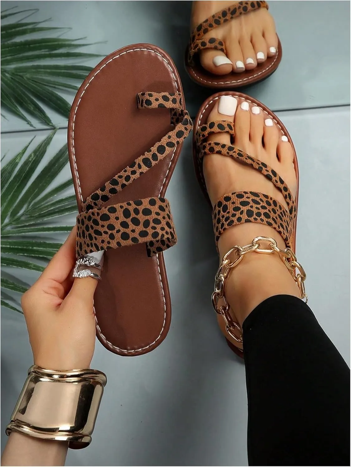 GORGLITTER Women's Leopard Print Flat Sandals Strappy Cheetah Thong Toe Ring Slip On Slide Sandal