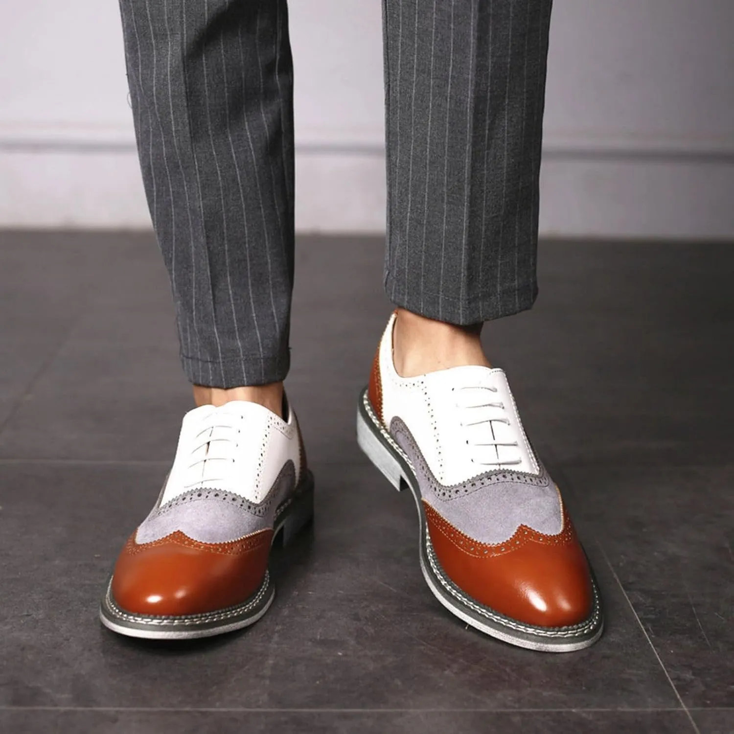 Men's Brogue Wingtip Leather Lace-Up Oxford Shoes Business Party Wedding Pointed Toe Dress Shoes Comfort Causal Low Heel Walking Shoes