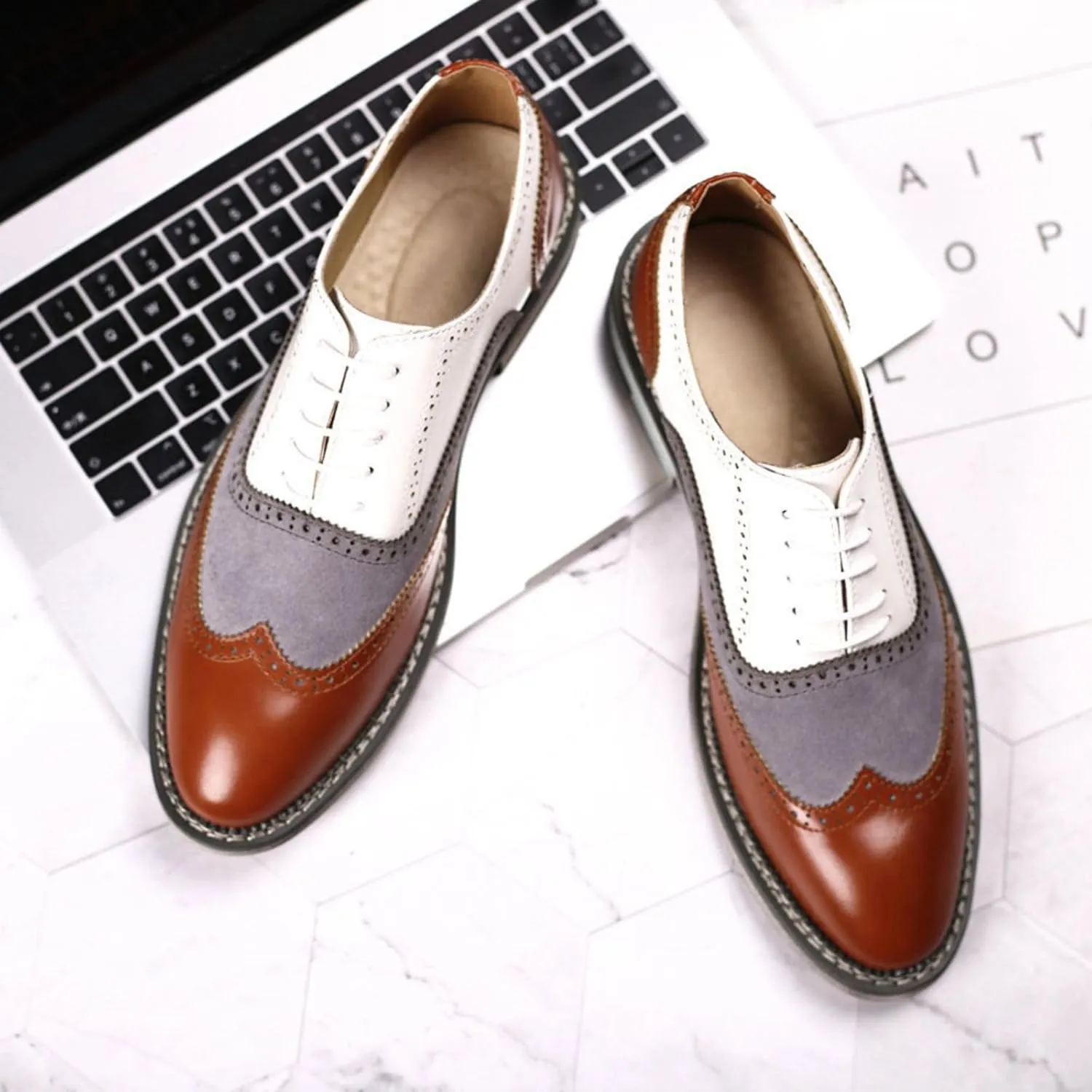 Men's Brogue Wingtip Leather Lace-Up Oxford Shoes Business Party Wedding Pointed Toe Dress Shoes Comfort Causal Low Heel Walking Shoes
