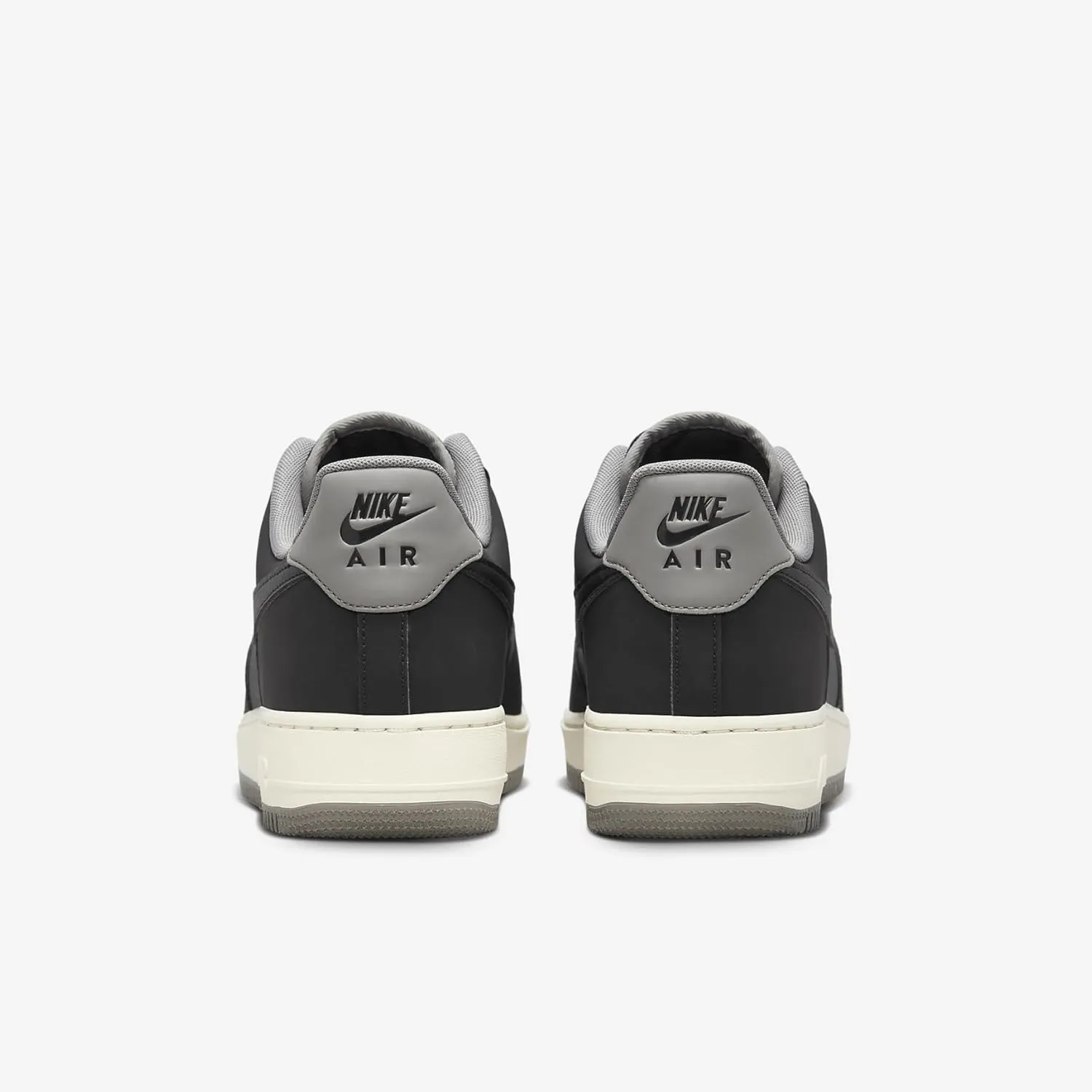 Nike Men's Air Force 1 '07 Lv8 Sneaker