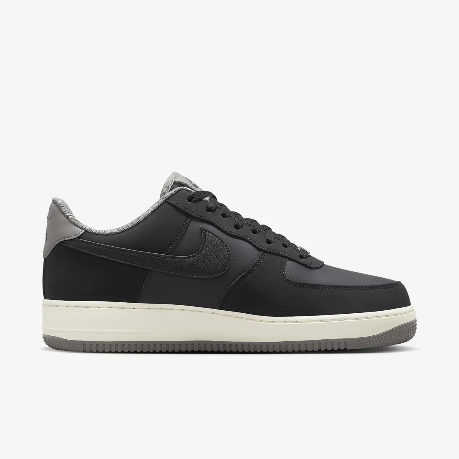 Nike Men's Air Force 1 '07 Lv8 Sneaker