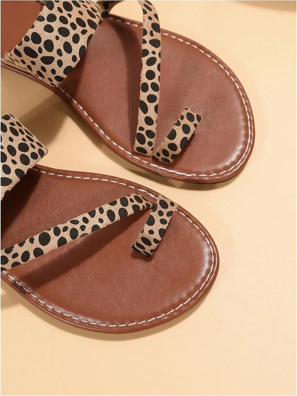 OYOANGLE Women's Leopard Print Toe Ring Sandals Strappy Open Toe Slip On Flat Casual Outdoor Sandals