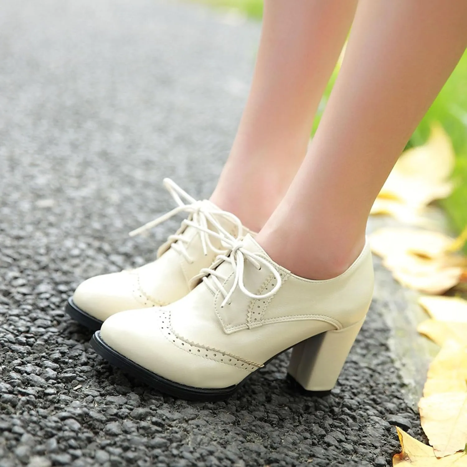 SHEMEE Retro Wingtip Oxfords for Women Chunky Block Heels Brogues Saddle Shoes Round Toe Lace Up Pumps Thick High Heeled Booties