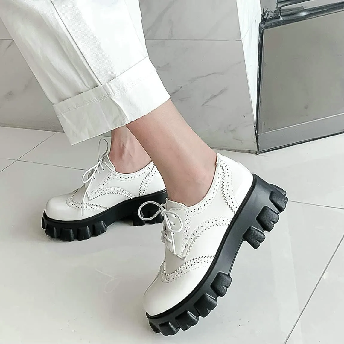 Trendenzy Lug Sole Oxford Shoes for Women Wingtip Lace Up Oxfords Chunky Heel Platform Pumps Goth