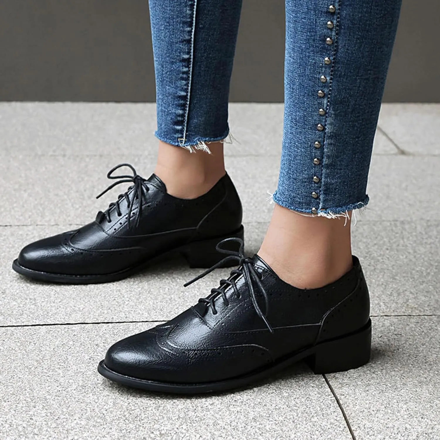 Women's Leather Comfortable Chunky Stacked Heel Brogue Oxford Shoes Classic Pointed Toe Breathable Perforated Lace up Low Heel Business Casual Dress Oxfords for Wedding Party Work