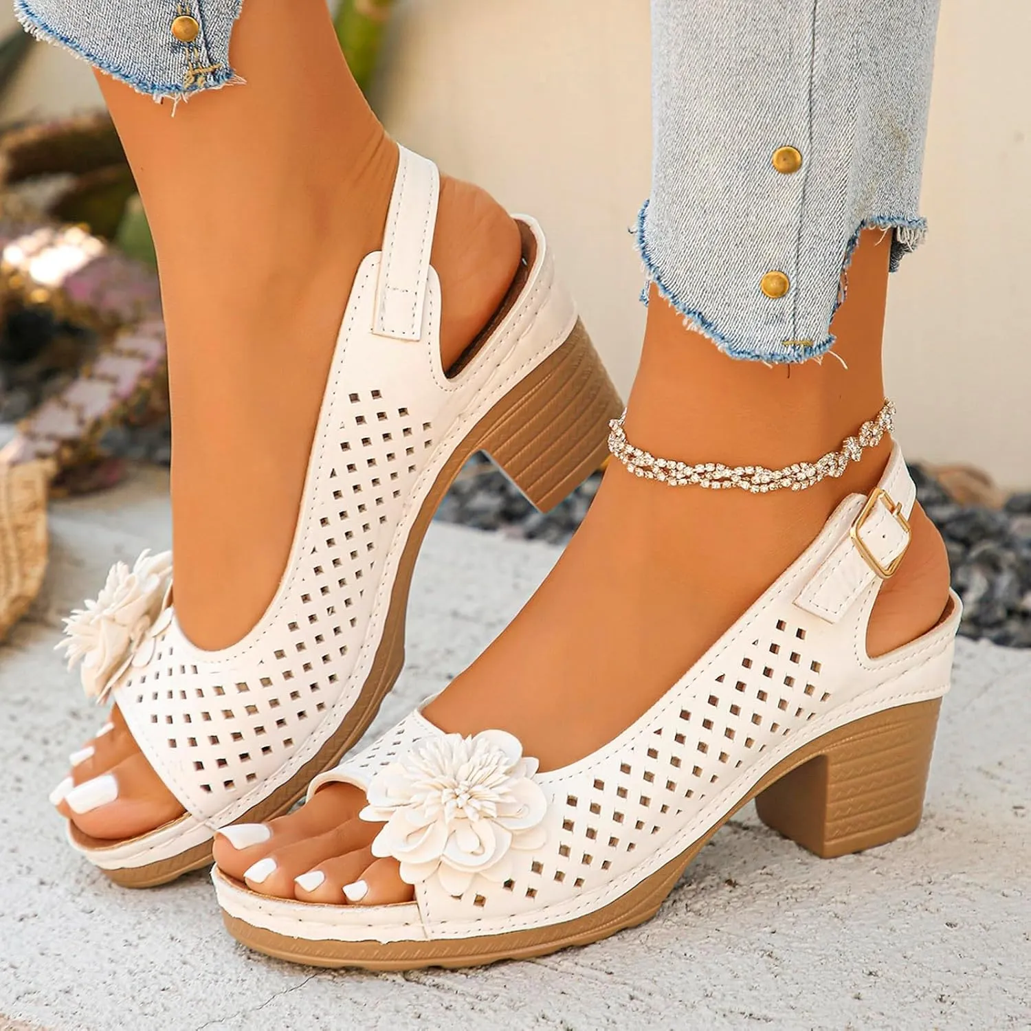 Womens Sandals Hollow Out Flower Decoration Chunky Heel Wedge Sandal Classic Casual Shoes Beach Vacation Walking Shoes Open Toe Sandal with Adjustable Hoop and Loop