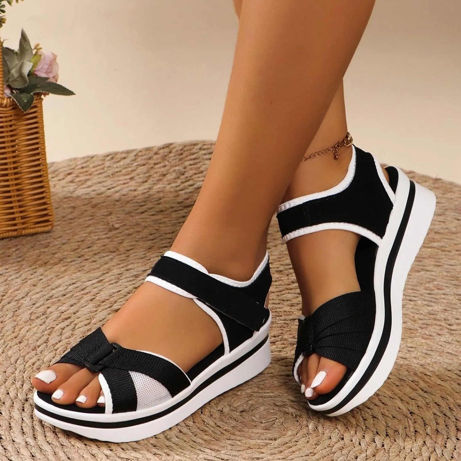 Women's Sandals Stylish Strappy Wedge Design Daily Wear Perfect 2025 Summer Casual Attire Fashion Lady Sandals